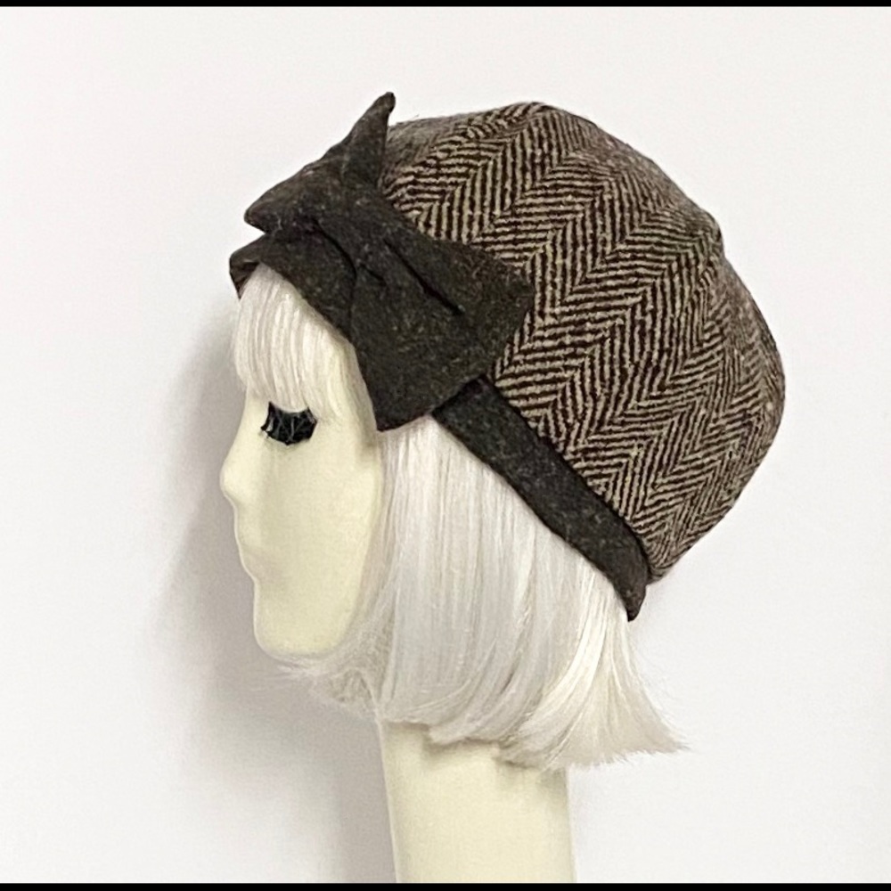 Wool beret bow